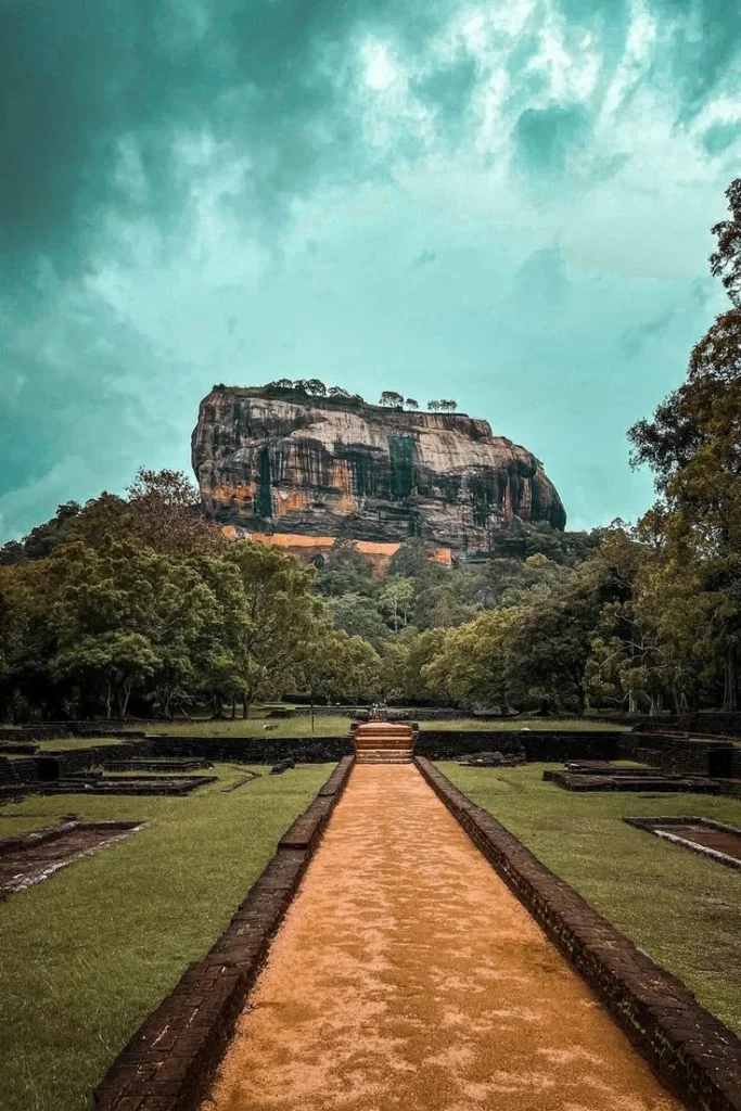 sigiriya-rock-fortress